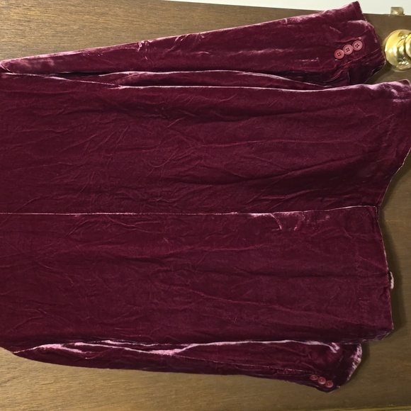 Sundance Velvet Blazer in Rich Burgundy - Picture 5 of 5